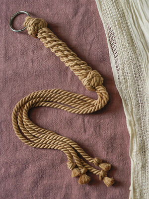 KANUKA | FLOGGER WHIP